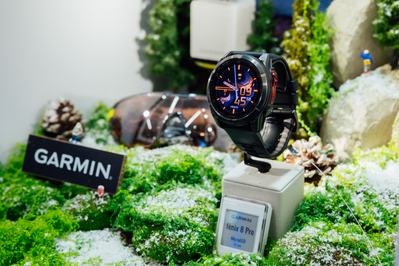 友達攜手Garmin 推出首款Micro LED智慧手錶