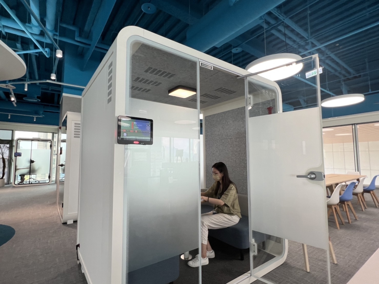 友達高雄據點的智慧行動辦公艙，展現友達在面板以外的研發應用軟實力