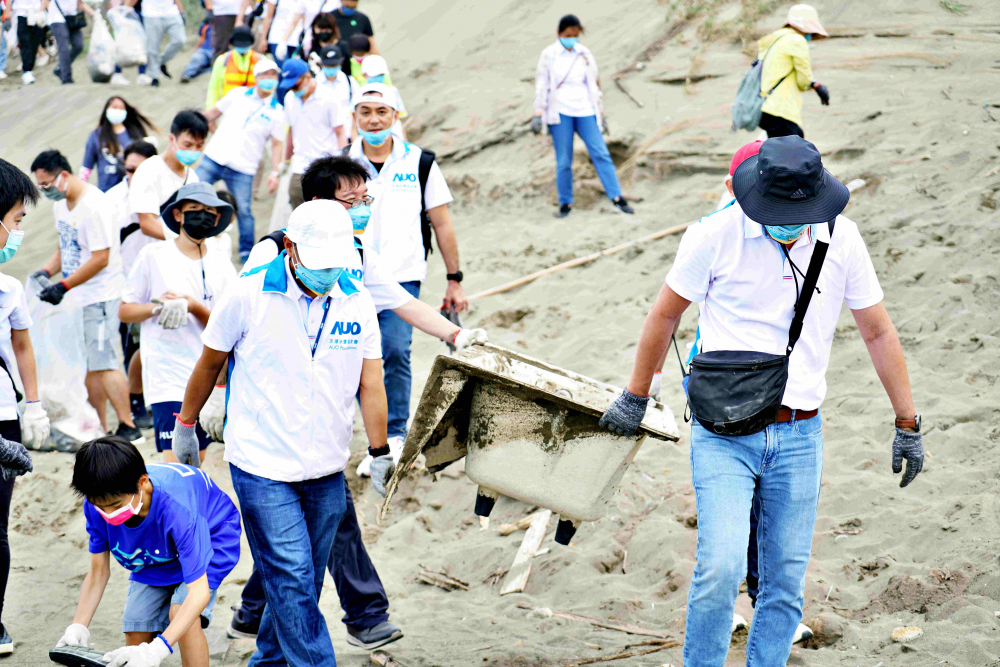 友達永續基金會2022 Ocean Party活動，與桃園市政府環保局、海湧工作室、觀音樹林里社區多方合作，一同手護台灣藍色海岸