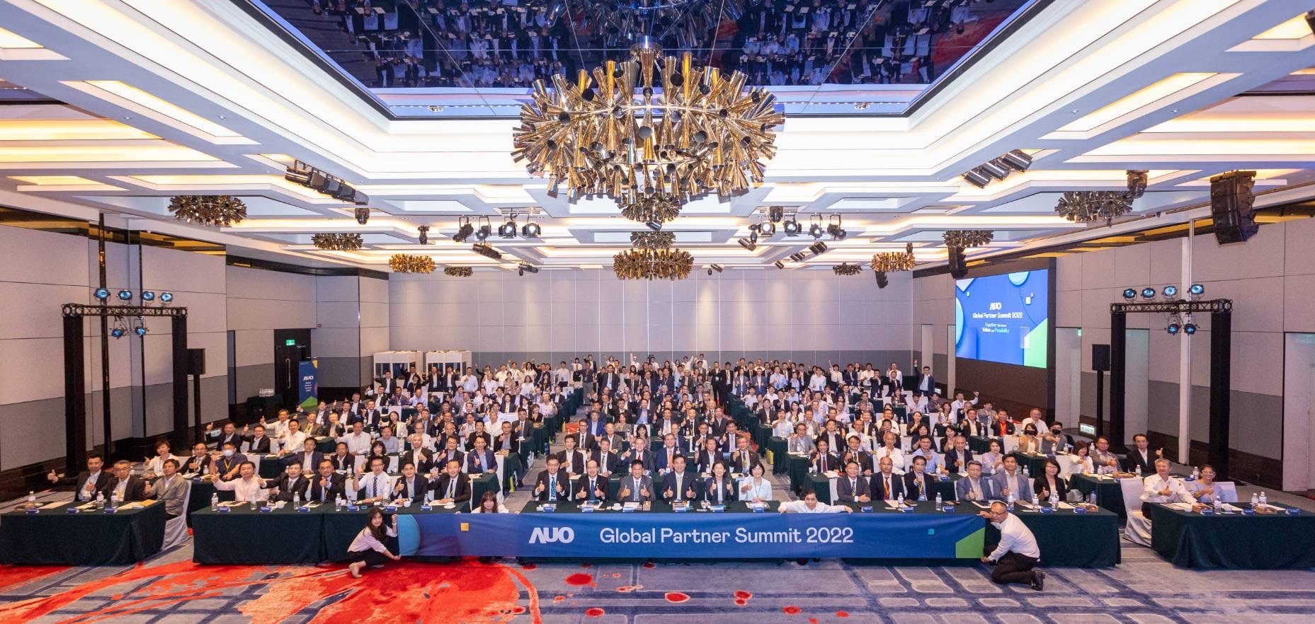 友達推動「安心、創新、用心、同心、盡心」五星職旅，為菲籍員工打造全方位照護，首度贏得「人權實踐與發展領袖獎」殊榮