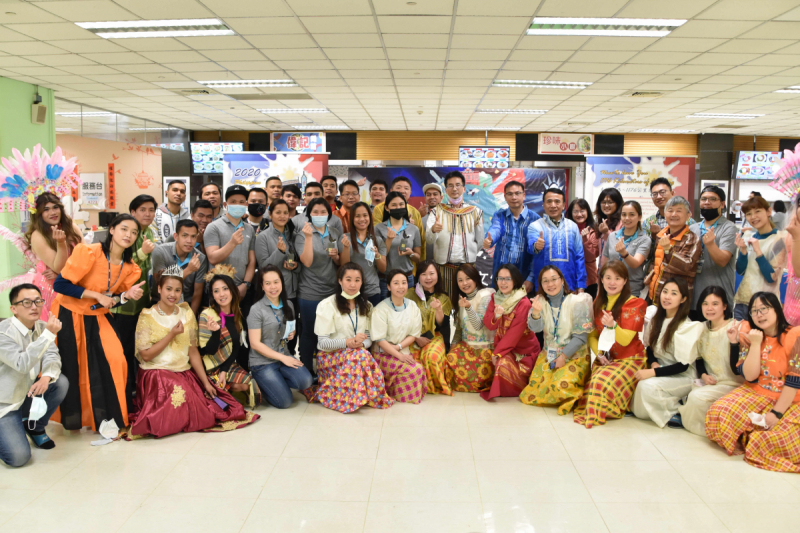 友達推動「安心、創新、用心、同心、盡心」五星職旅，為菲籍員工打造全方位照護，首度贏得「人權實踐與發展領袖獎」殊榮