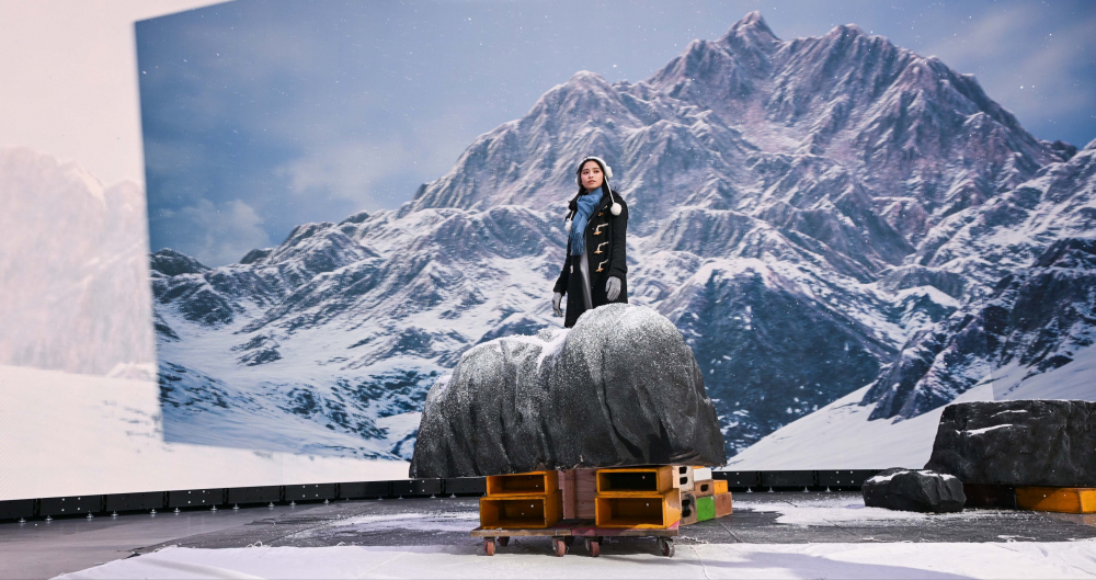 友達顯示屏專業調校技術與專案安裝經驗，使顯示屏呈現創作者想表達的精緻內容，讓表演者有沉浸式臨場感使演出逼真