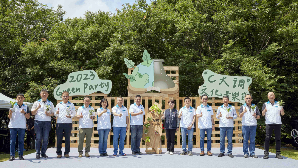 友達光電攜手供應商夥伴及台中市政府，共同倡議及推廣加樹減塑、節能減碳的淨零綠生活