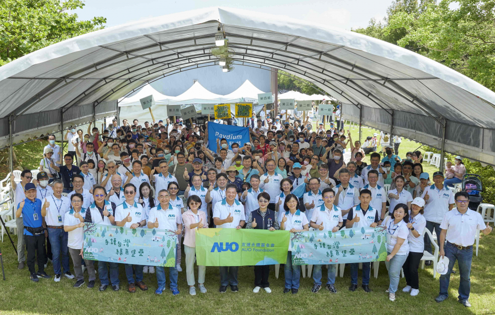 友達永續基金會號召企業志工、在地鄰里、產官學和供應商夥伴齊聚一堂，攜手植樹護樹，以行動實踐對環境友善的承諾