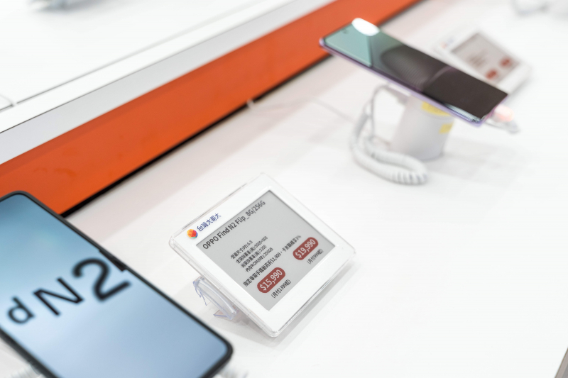 台灣大哥大導入創利空間ELSA電子價格牌系統，減少紙本印製與裁切，亦能即時調整產品價格及庫存標示