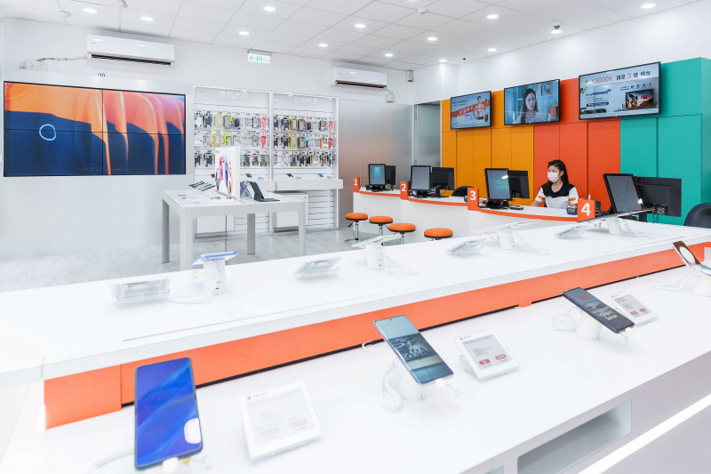 創利空間智慧零售軟硬整合方案，協助台灣大哥大門市完成數位內容行銷系統的佈建，打造全新世代的數位服務據點