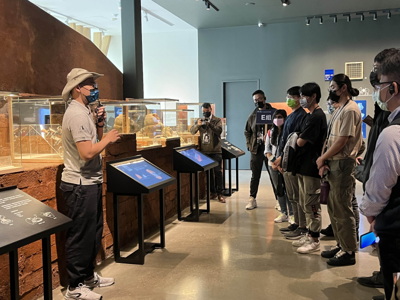 友達招募員工為文化志工，擔任文化館導覽大使，積極推廣文資保存、文史教育