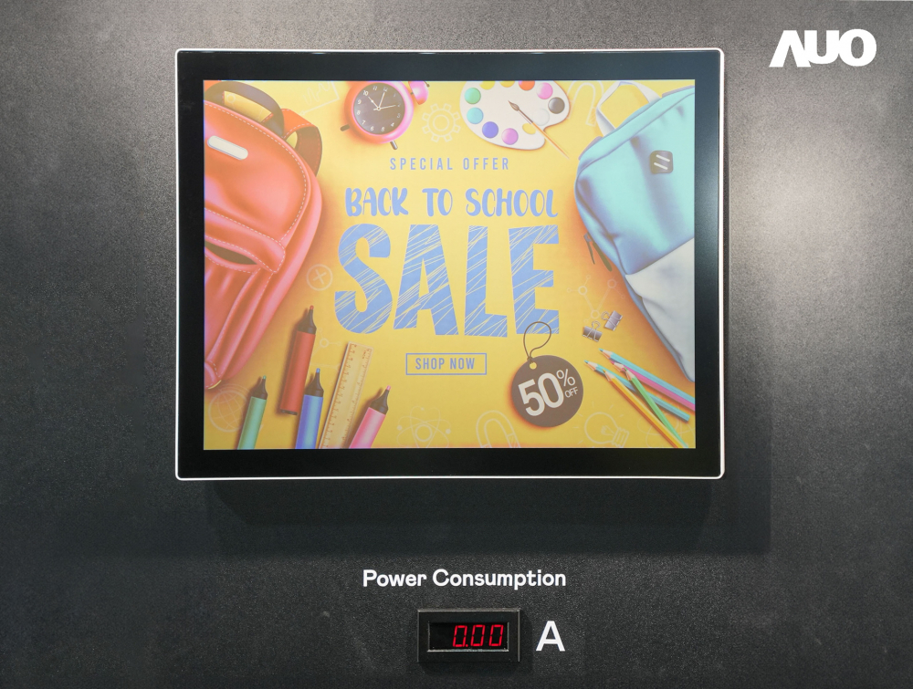 ks凯时展示胆固醇液晶超低耗能户外全彩显示器，ChLC（胆固醇液晶）以双稳态技术使静态显示零功耗，具省电、高彩度、环保的特性，还整合软硬件系统解决方案，可透过单一云端平台管理