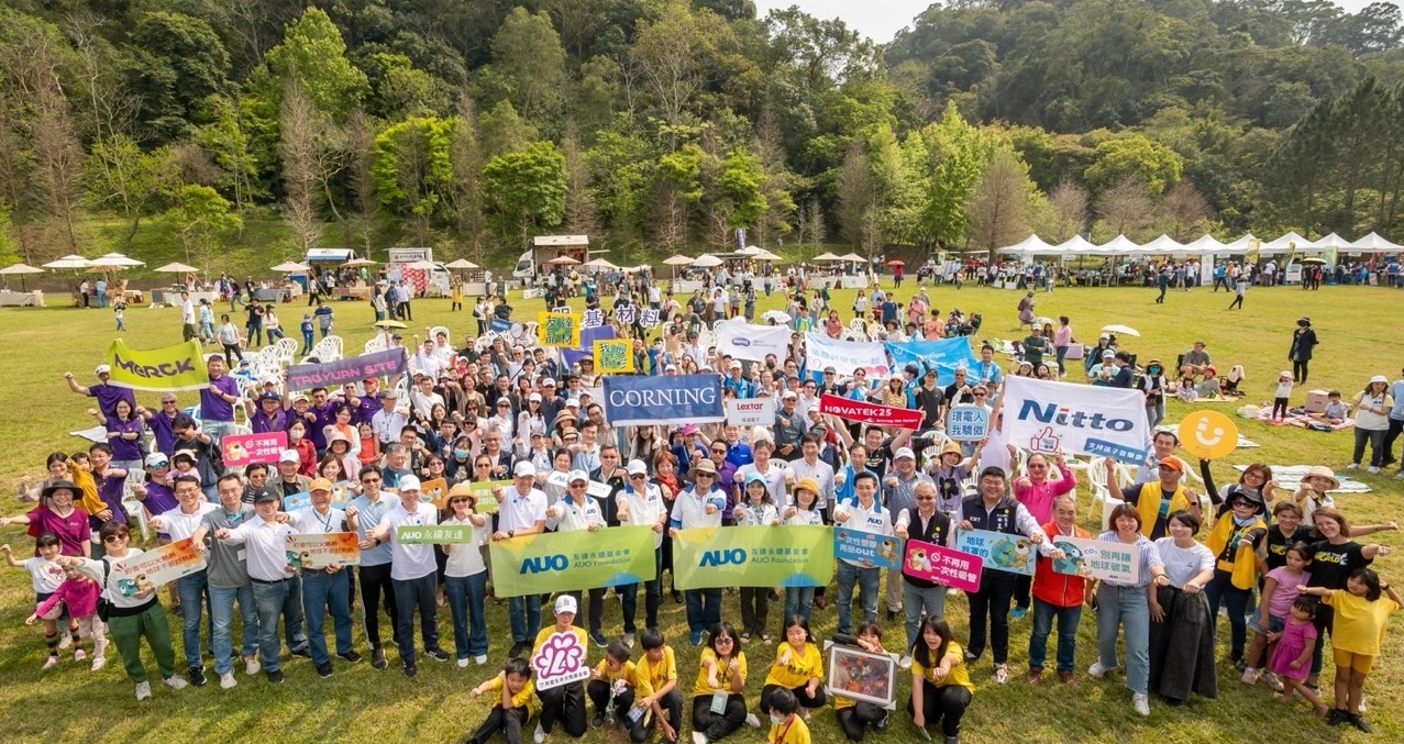 友達致力永續平衡發展，第14年入選DJSI世界指數成分股（DJSI World），在全球頂尖電子設備儀器元件產業展現卓越的永續競爭力，獲國際指數肯定