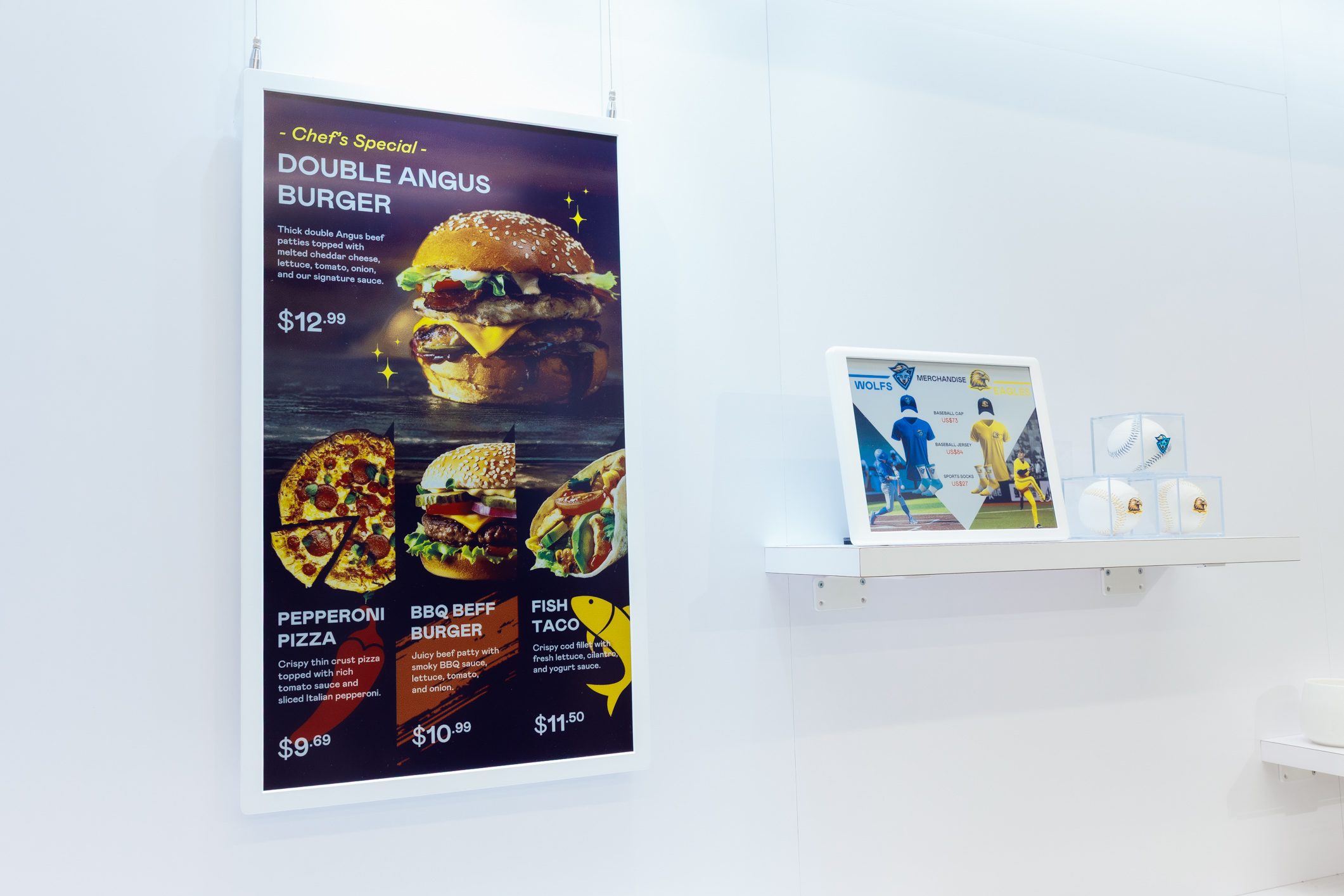 達擎開發的低功耗、全彩的aecoPost電子紙解決方案，僅在更新畫面時需要微量的電力驅動，無需佈建電線的便捷設計，使其可靈活應用、彈性選擇置放處；可搭配aecoTag電子貨架標籤解決方案，驅動商店內所有數位看板和電子貨架標籤，以遠端控制實現動態變價，提升門市人員作業效率，並以無紙化落實永續經營目標。