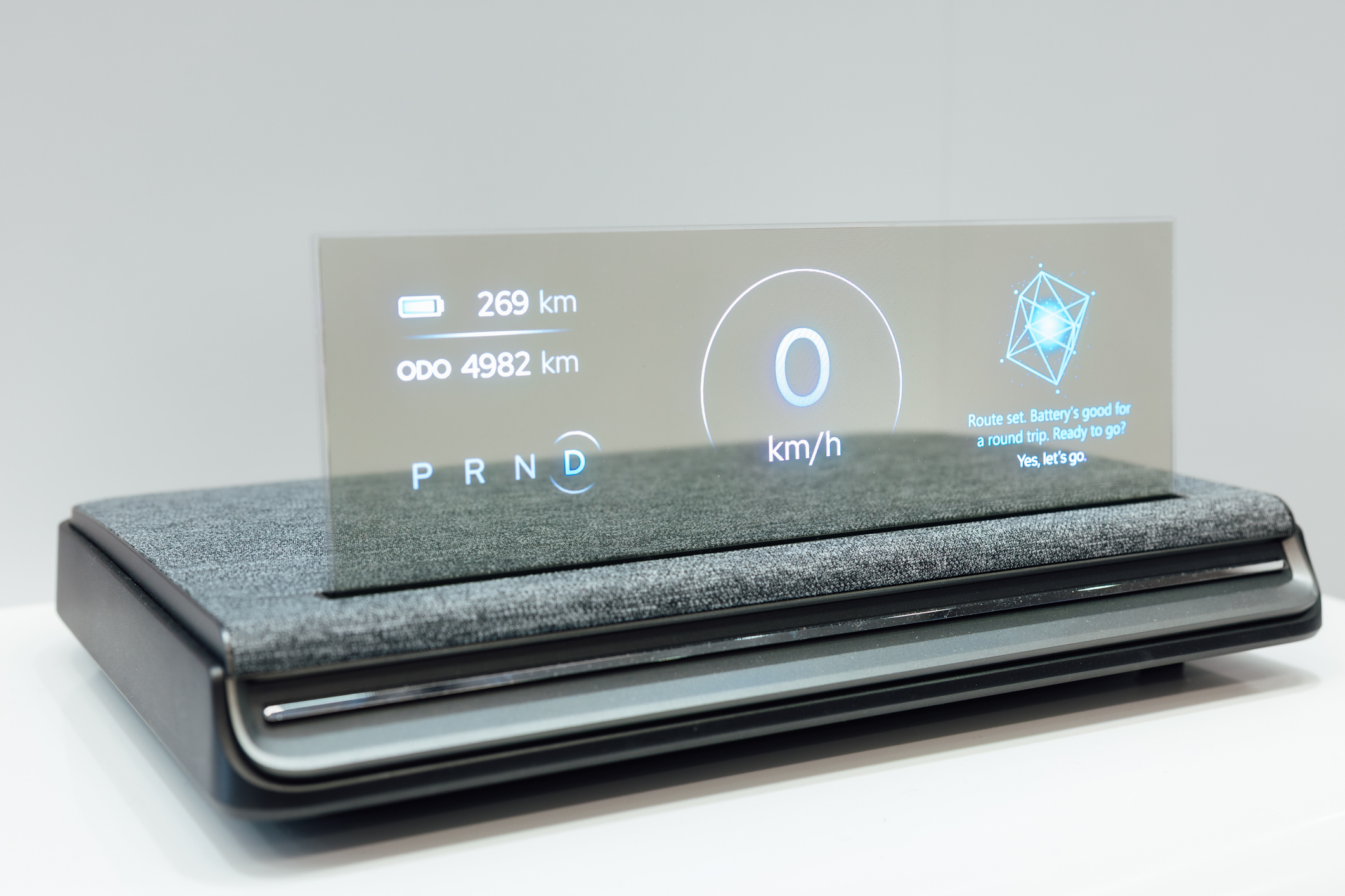 全球首款Aero Module透明Micro LED顯示器模組外觀輕盈通透，可與數位內容完美融合，提供動態顯示、先進控制、個人化沉浸感受。